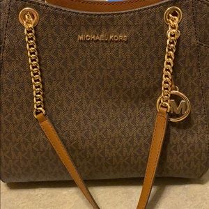 Michael Kors Large Jet Set Chain Shoulder Tote